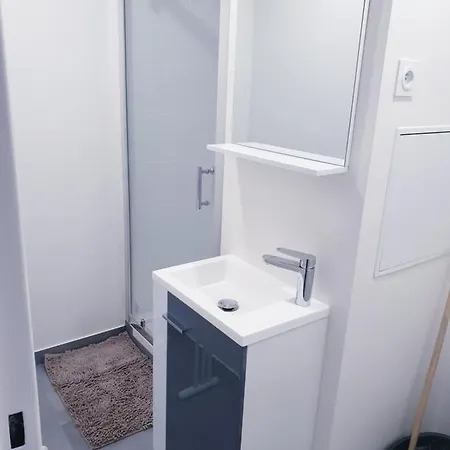 Big Flat Sea Vieuw 95 M2 5 Near Airport 5 Min Train 3 Min And Tram On Site, 7 Min, 2 Showers And 2 Toilets , Neuf Grand 95 M2 5 Proche Aeroport 5 Min Train 3 Min Et Tramway Sur Place, 7 Min 2 Douches Et 2 Wc Vue