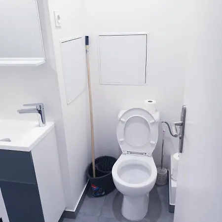 Big Flat Sea Vieuw 95 M2 5 Near Airport 5 Min Train 3 Min And Tram On Site, 7 Min, 2 Showers And 2 Toilets , Neuf Grand 95 M2 5 Proche Aeroport 5 Min Train 3 Min Et Tramway Sur Place, 7 Min 2 Douches Et 2 Wc Vue * Ницца