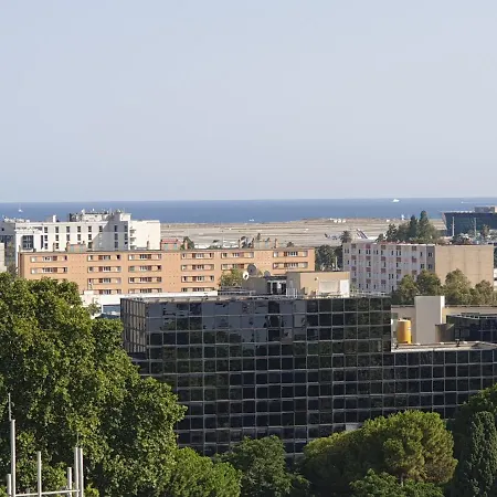 Big Flat Sea Vieuw 95 M2 5 Near Airport 5 Min Train 3 Min And Tram On Site, 7 Min, 2 Showers And 2 Toilets , Neuf Grand 95 M2 5 Proche Aeroport 5 Min Train 3 Min Et Tramway Sur Place, 7 Min 2 Douches Et 2 Wc Vue Отель типа 