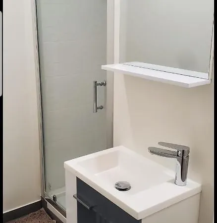 Big Flat Sea Vieuw 95 M2 5 Near Airport 5 Min Train 3 Min And Tram On Site, 7 Min, 2 Showers And 2 Toilets , Neuf Grand 95 M2 5 Proche Aeroport 5 Min Train 3 Min Et Tramway Sur Place, 7 Min 2 Douches Et 2 Wc Vue Отель типа 