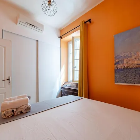 Claudia - - Very Close To Sea - Calm - Ac *