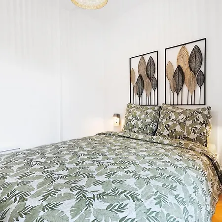 Renting - Maeterlinck - Idyllic Luxury Retreat In Cap De Sea View Apartment