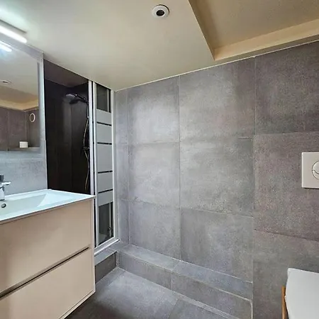 T2 Coconing, Wifi, Internet, Clim, 300m Apartment