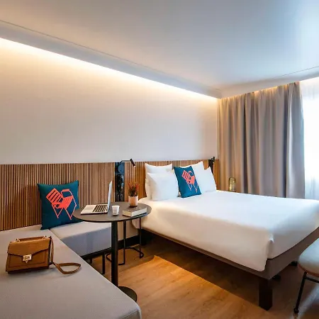 Novotel Arenas Aéroport Hotel 4*