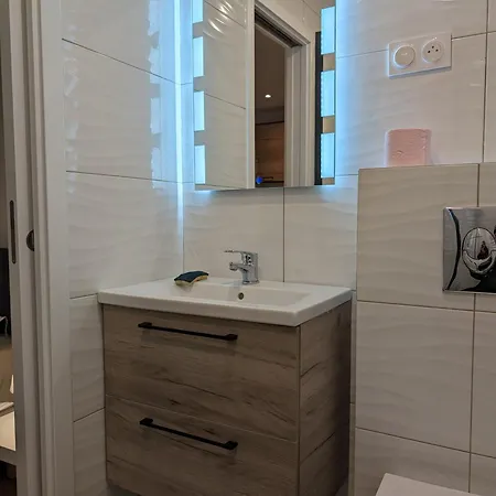 Апартаменты Holiday Nice Studio