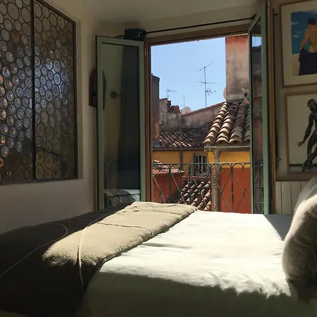 Spacious And Bright Flat Close To The : Heart Of Old