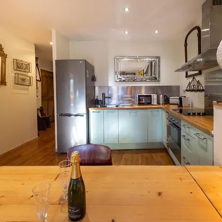 Spacious And Bright Flat Close To The : Heart Of Old * 니스