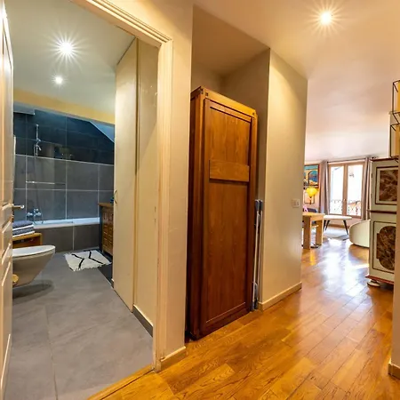 Spacious And Bright Flat Close To The : Heart Of Old 아파트 *