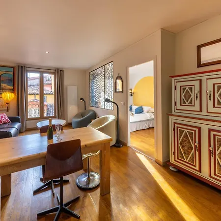 Spacious And Bright Flat Close To The : Heart Of Old *