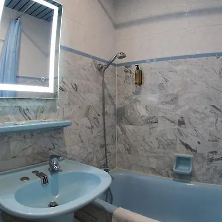 Busby Hotel 3*