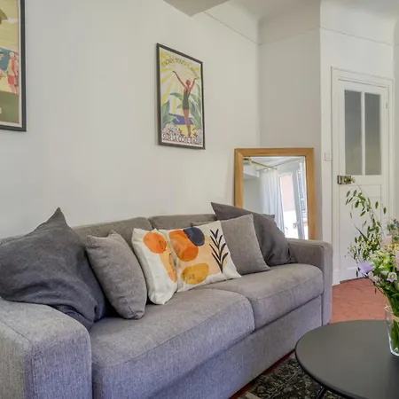 Typique - 2 Bedrooms,typical Apartment-old Town Apartment