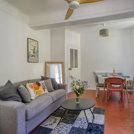 Typique - 2 Bedrooms,typical Apartment-old Town Apartment