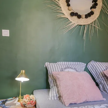 Typique - 2 Bedrooms,typical Apartment-old Town Apartment Nice