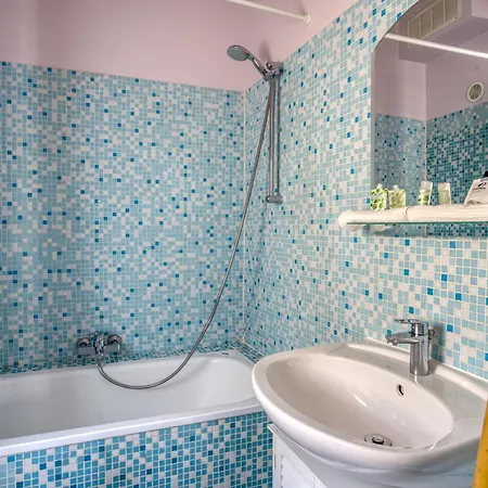 Typique - 2 Bedrooms,typical Apartment-old Town * Nice