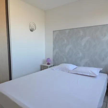 Vue Panoramique Avec Piscine Pour 6 Personnes à Quartier Pessicart Appartement