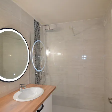 Vue Panoramique Avec Piscine Pour 6 Personnes à Quartier Pessicart Appartement *