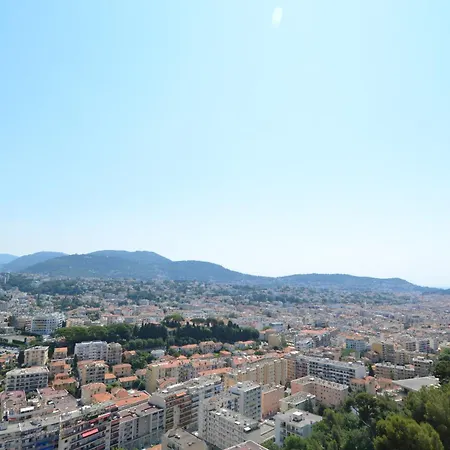 Vue Panoramique Avec Piscine Pour 6 Personnes à Quartier Pessicart Appartement