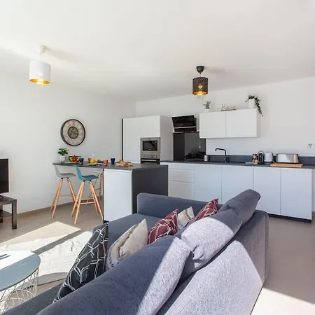 Apartment L17 Arenas 3 Balconies 5mins To The Sea
