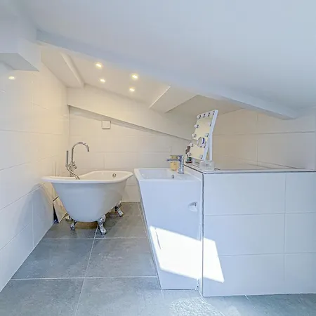 Cours Saleya - Wifi, Ac, 2pers, Apercu Mer Apartment Nice