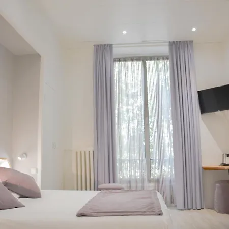 Busby Hotel 3*