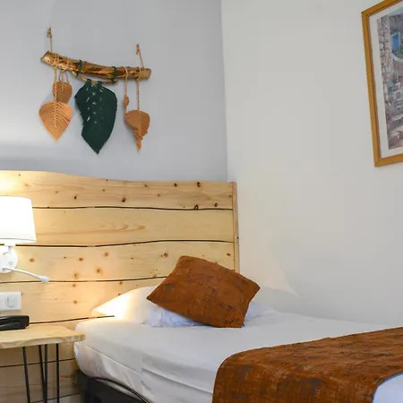 Hotel Busby 3*