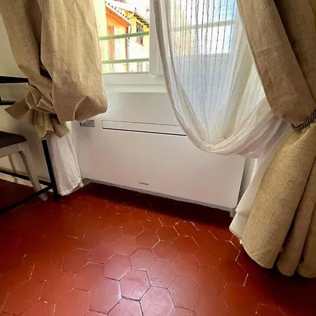 Apartment Typique - 2 Bedrooms,typical Apartment-old Town Nice