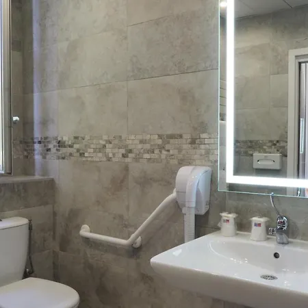 Hotel Busby 3*
