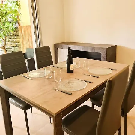 Avec Terrasse Et Piscine *