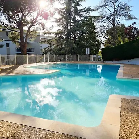 Avec Terrasse Et Piscine Apartment