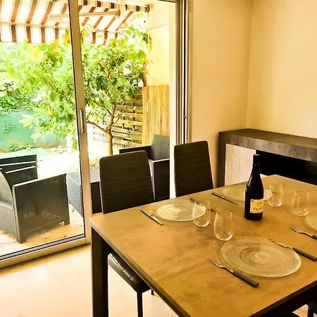 Avec Terrasse Et Piscine Nice