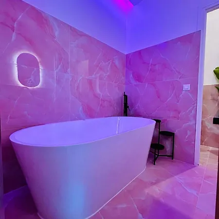 Intimate Escape - Seaside - Bath - Wifi - Ac Apartment Nizza