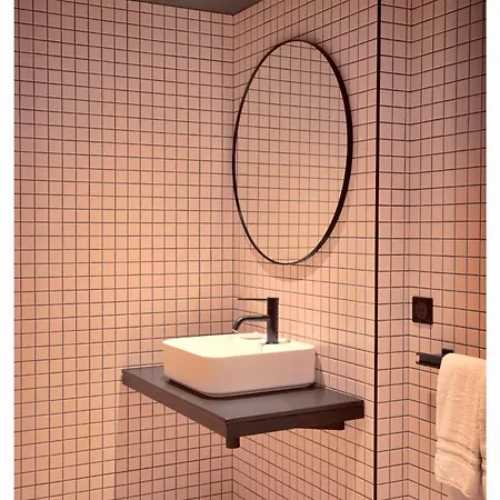 Le Versailles Hotel 3*
