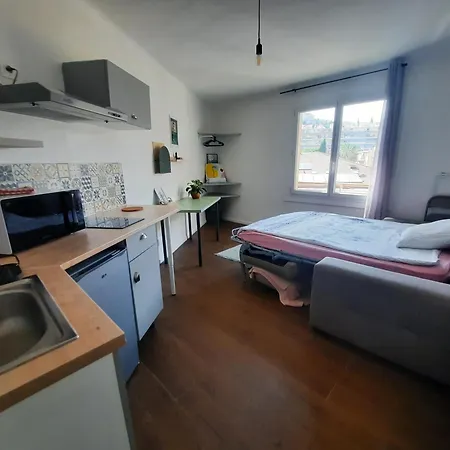 La 3, Climatisee Ac, Cuisine Privee, Calme Homestay *