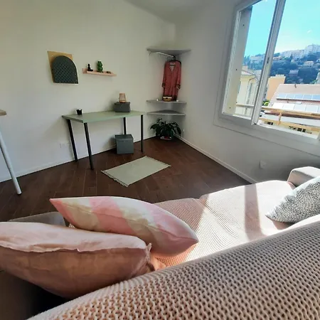 Homestay La 3, Climatisee Ac, Cuisine Privee, Calme
