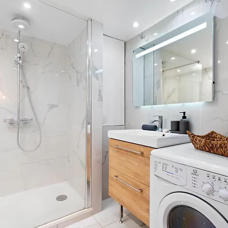 Renting - 3 Massena - Chic Escape Luxury Duplex Place Massena Apartment