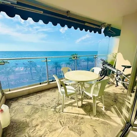 Art De Vivre Sur La Promenade Apartment *