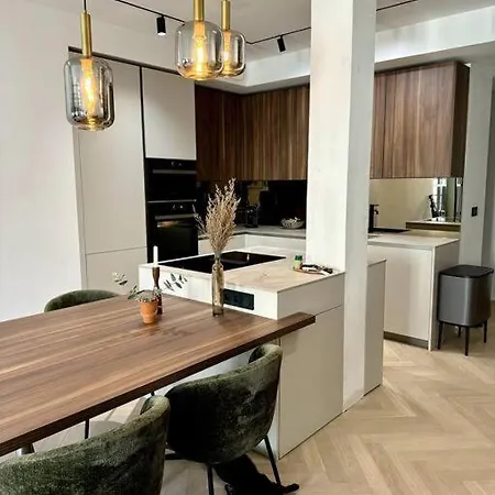 Modern Massena Place Apartment *