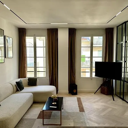Modern Massena Place Nice