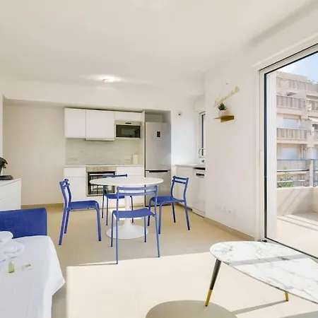 T2 Avec Terrasse Et Parking Prive Au Coeur De Nice