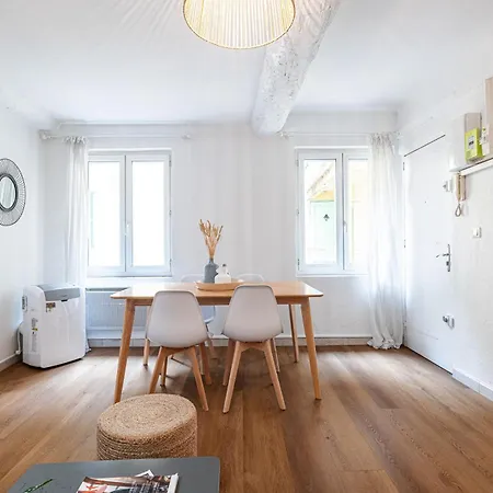 Apartment 2 Bdr Heart Of The Old Town *