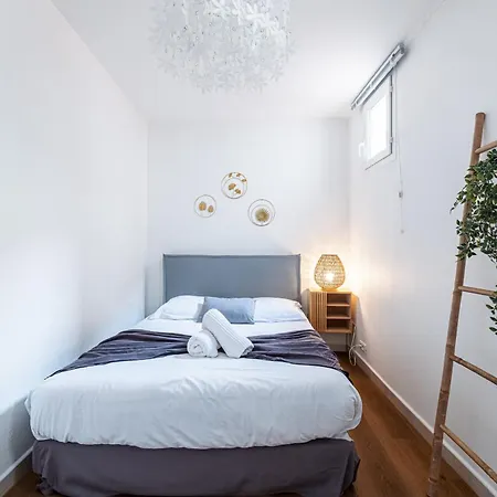 2 Bdr Heart Of The Old Town Apartment