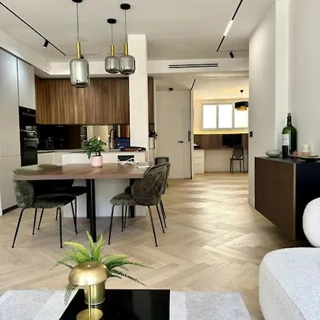 Modern Massena Place Apartment *