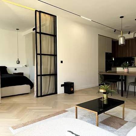 Modern Massena Place Apartment *