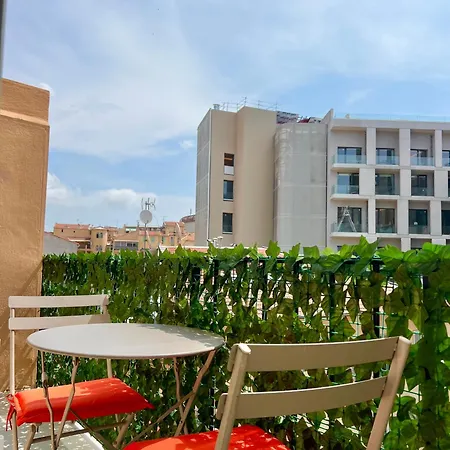 Center 2 Min Walk To Quiet Sunny Balcony Apartament