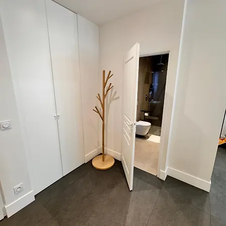 Elegant Central Flat With Private Terrace In Nice