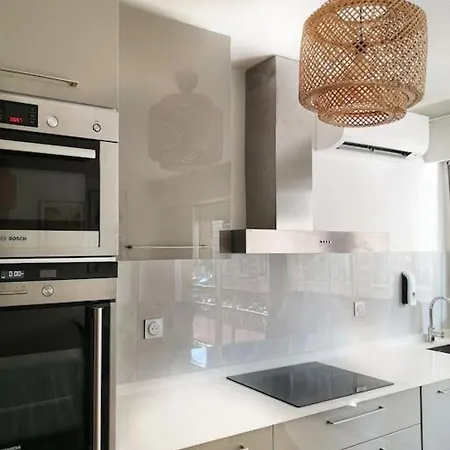 Chez L'hadriana, 2x Ac Clim Wi-fi,newly Renovated Apartment