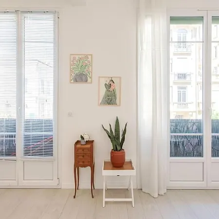 L55 2p Jean Medecin 10 Min A Pied Vieux Nice