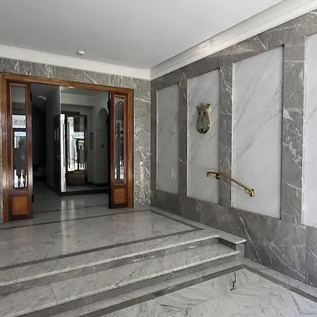 Luxueux Appartement, Carre D'or, Square Mozart Apartment