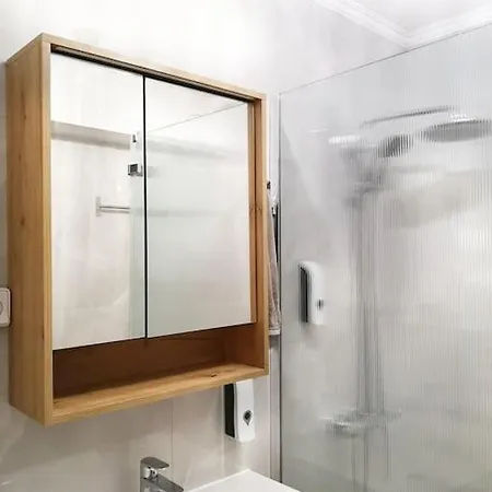 Apartment Chez L'hadriana, 2x Ac Clim Wi-fi,newly Renovated *