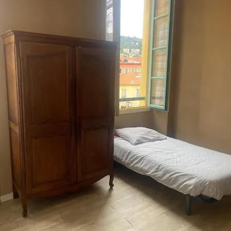 Hostel Leo